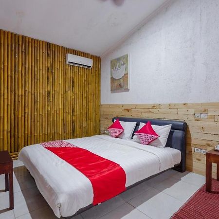 Oyo 2380 Alea Guesthouse Muntilan Esterno foto