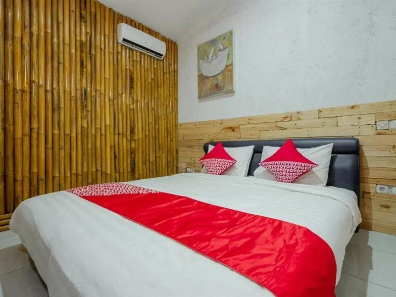 Oyo 2380 Alea Guesthouse Muntilan Esterno foto