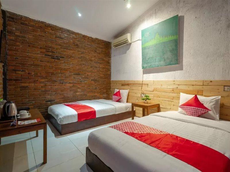 Oyo 2380 Alea Guesthouse Muntilan Esterno foto