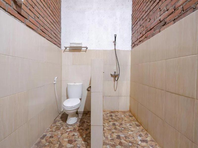 Oyo 2380 Alea Guesthouse Muntilan Esterno foto