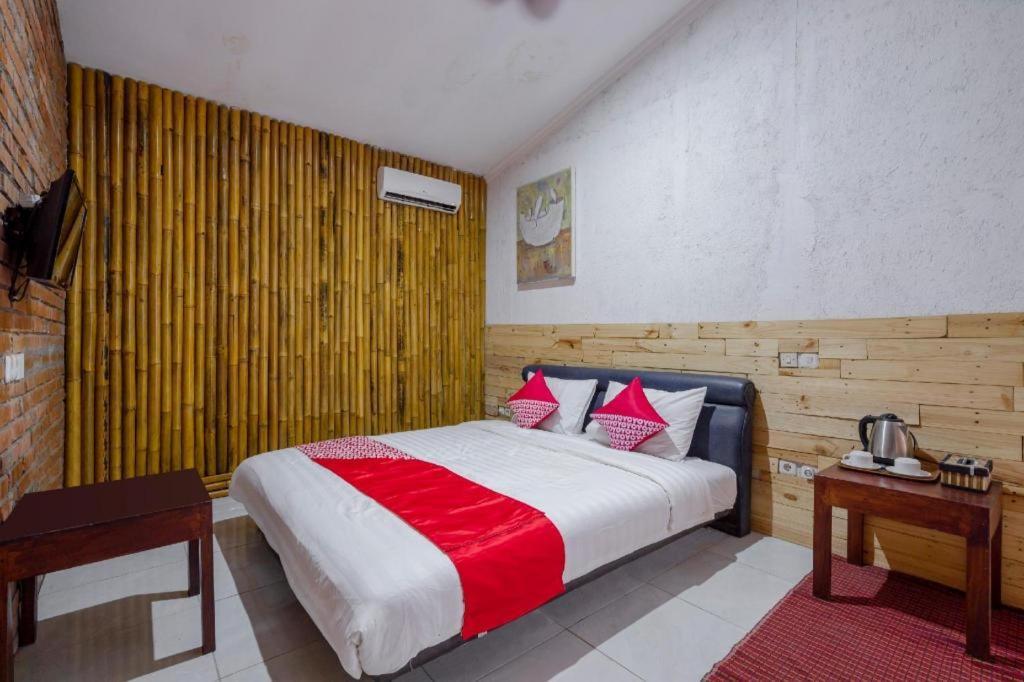 Oyo 2380 Alea Guesthouse Muntilan Esterno foto