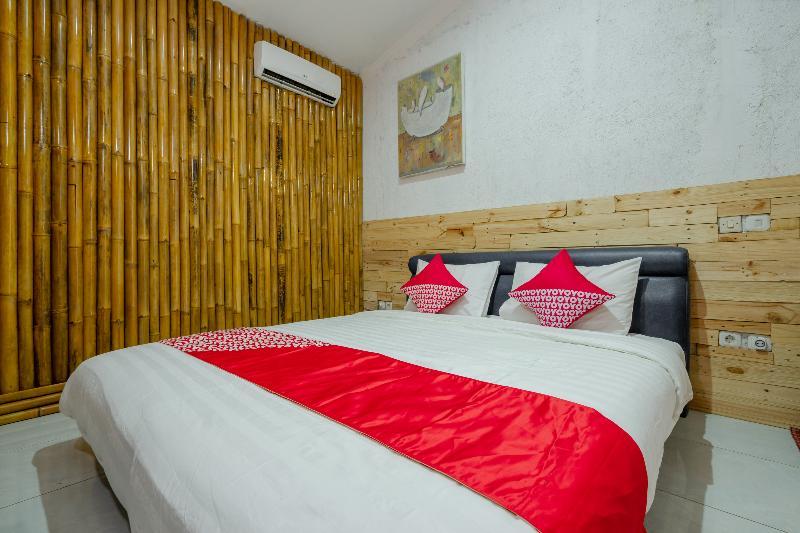 Oyo 2380 Alea Guesthouse Muntilan Esterno foto