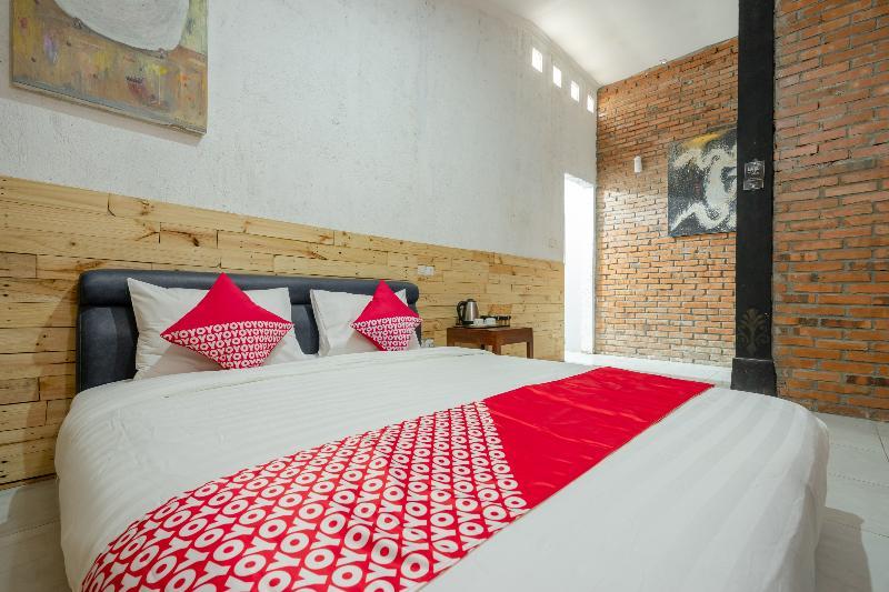 Oyo 2380 Alea Guesthouse Muntilan Esterno foto