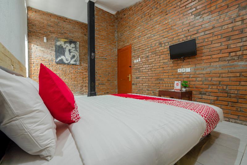 Oyo 2380 Alea Guesthouse Muntilan Esterno foto