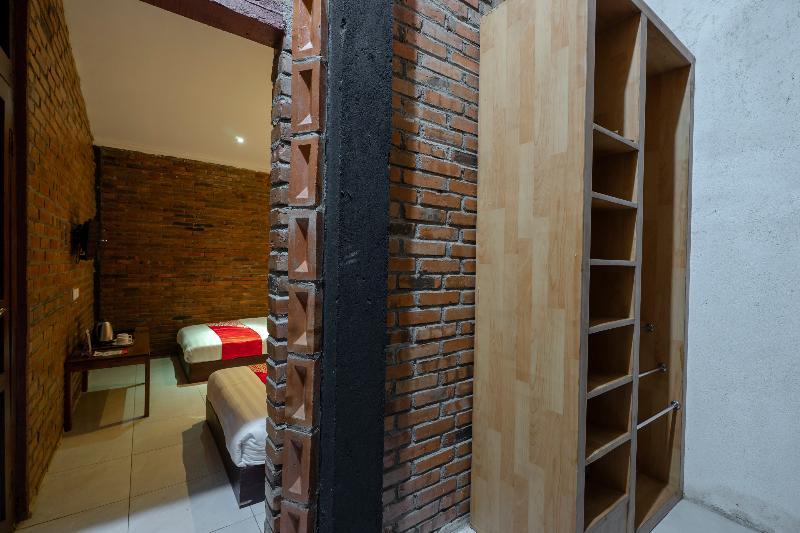 Oyo 2380 Alea Guesthouse Muntilan Esterno foto