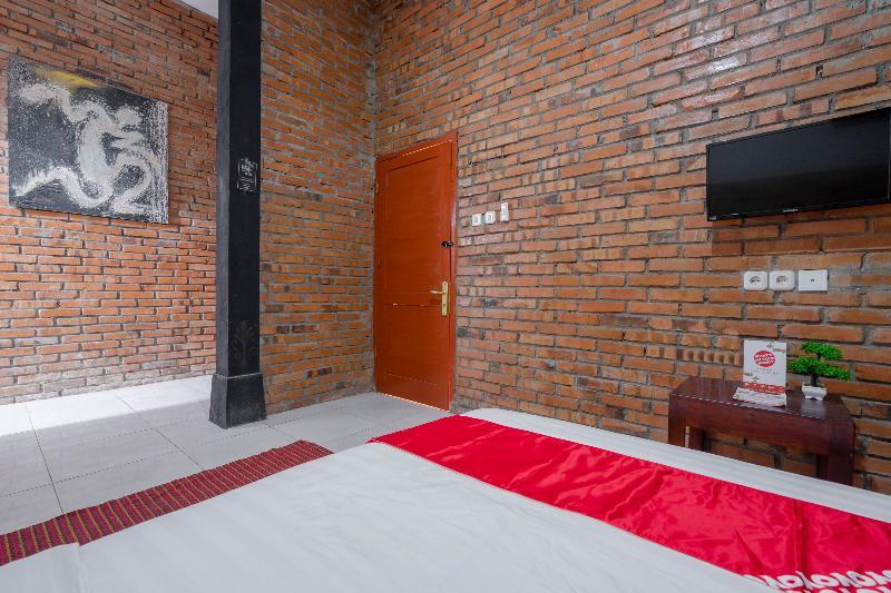 Oyo 2380 Alea Guesthouse Muntilan Esterno foto