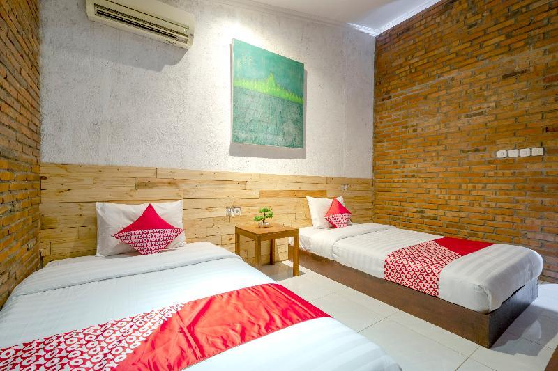 Oyo 2380 Alea Guesthouse Muntilan Esterno foto