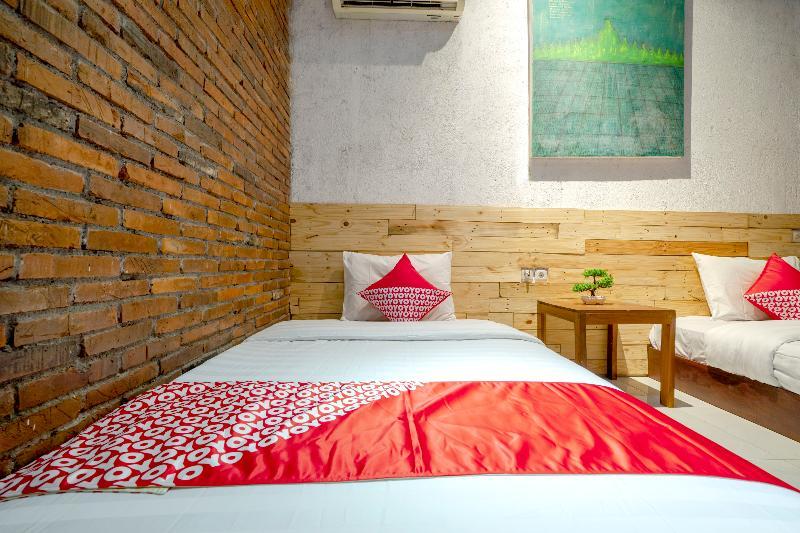 Oyo 2380 Alea Guesthouse Muntilan Esterno foto